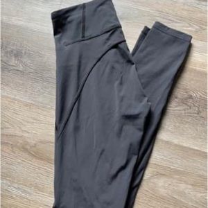 Lululemon Leggings - Size 4 - 28”